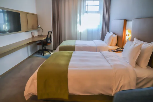 Standard, 2 Double Beds, Extra Floor Space، Holiday Inn Express Changzhou Xinbei 1/7