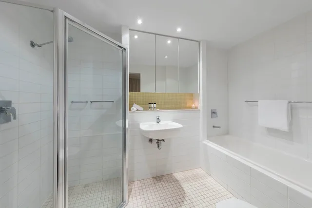 1 Bedroom, Executive, Apartment, Oaks Glenelg Liberty Suites 3/3