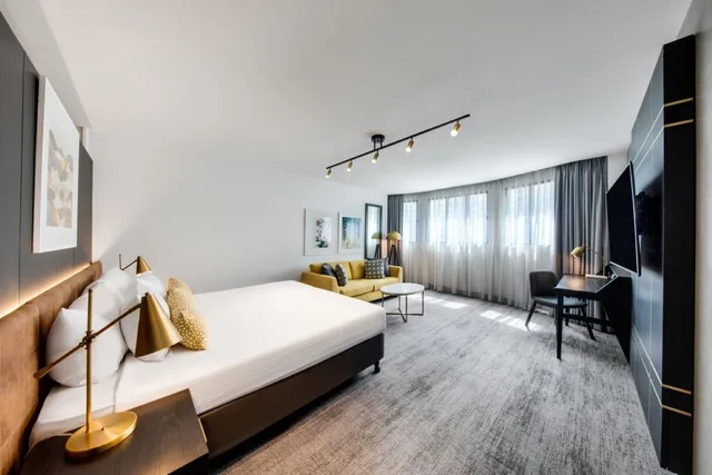 Executive, Double or Twin Bed, Vibe Hotel Sydney 1/2