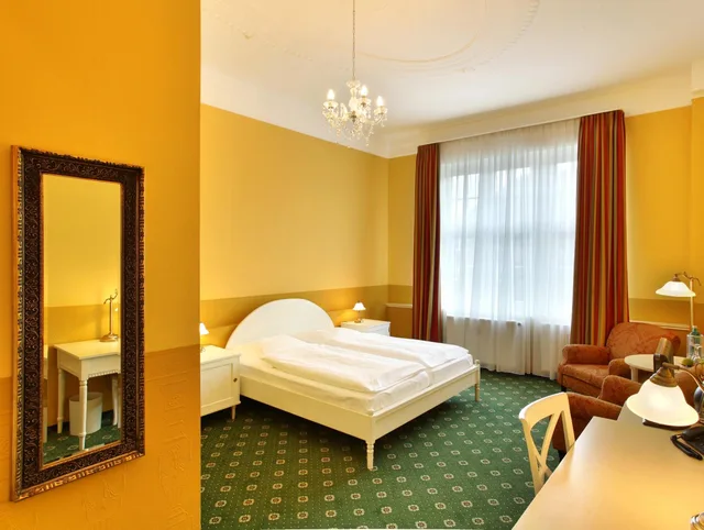 Room, Triple, Hotel Bellmoor Im Dammtorpalais 6/9