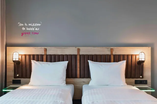 غرفة بسريرين منفصلين، Moxy Katowice Airport 8/9