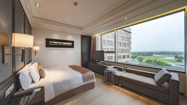 Standard, King Bed, Golf Course View, Lounge Access، Crowne Plaza Shanghai Anting Golf 1/4