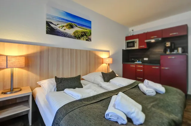 غرفة كومفورت بسرير مزدوج بمطبخ صغير، Hotel Sonneninsel Fehmarn 1/3