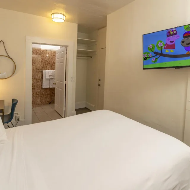 غرفة قياسية بسرير كوين، Edwardian Hotel 6/10