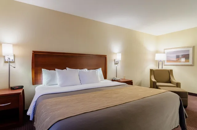 غرفة قياسية بسرير كينج، Quality Inn & Suites Colby, KS 5/9