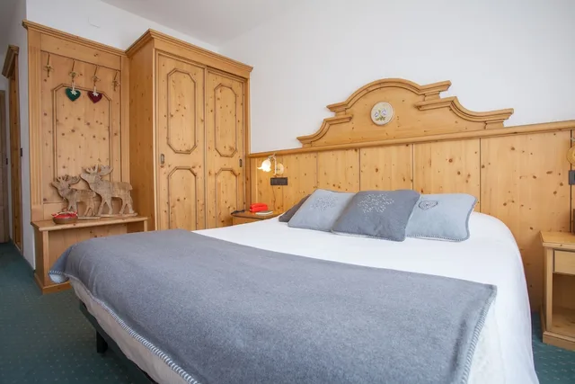 غرفة قياسية بسرير مزدوج، La Vallee Blanche Hotel 1/8