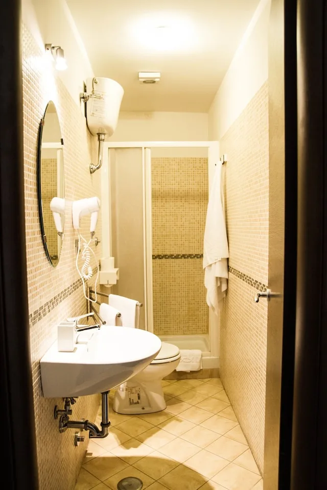 غرفة رباعية بسريرين منفصلين وسرير بطابقين، Hotel Mosaic Central Rome 3/3