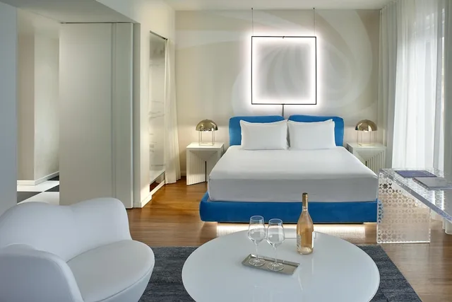 جناح استوديو ديلوكس بسرير كينج، The Valorian Los Angeles, Curio Collection by Hilton 4/6
