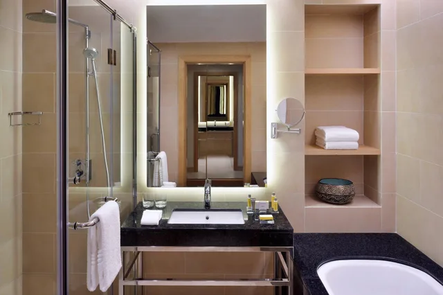 جناح جونيور بسرير كينج، Kigali Marriott Hotel 2/2