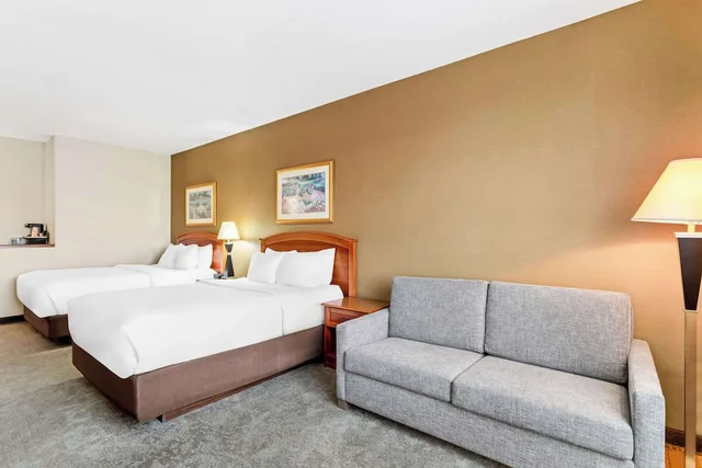 جناح بسريرين كوين مع أريكة، Comfort Inn & Suites I-25 near Spaceport America 3/4