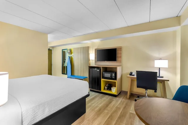 غرفة قياسية بسرير كينج، Days Inn by Wyndham Minot 2/10
