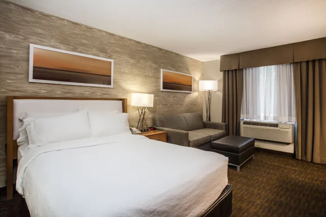 Room, King Bed, Accessible, Holiday Inn Saratoga Springs 1/4
