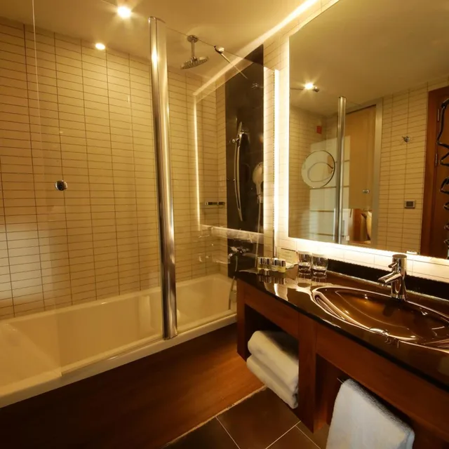 Connecting, Superior, Double Bed, Land View، Cevahir Hotel Istanbul Asia 8/8