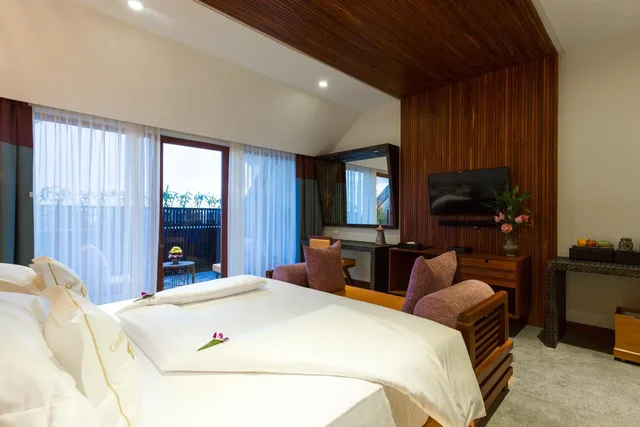 Deluxe, Suite, King Bed, Golden Temple Boutique 3/10