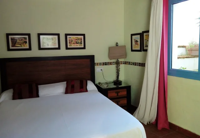 Room, Double Bed, Utopia 8/10