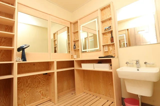 سكن مشترك بأربعة أسرّة للنساء، Midtown Hostel 2/5