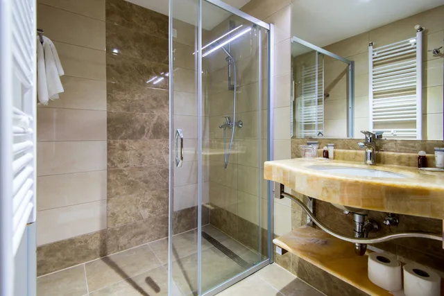 غرفة بسرير مزدوج بإطلالة على المتنزه، Grand Hotel Neum 3/3