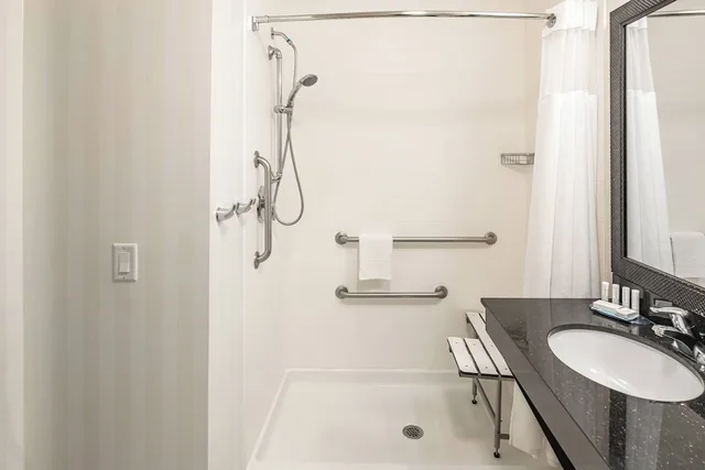 Room, King Bed, Fairfield Inn Suites New Braunfels 3/4