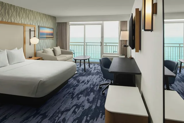 غرفة بسرير كينج مع أريكة لذوي الإعاقة، Fairfield Inn Suites By Marriott Virginia Beach Oceanfront 2/8