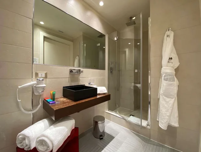 جناح جونيور بسرير كينج وسرير كوين مع أريكة، Devero Hotel Spa, BW Signature Collection 4/4
