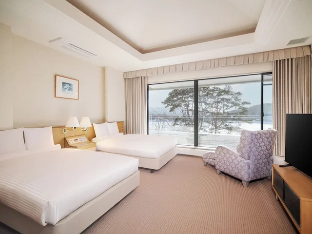 غرفة ديلوكس عائلية بسريرين منفصلين وسريرين مزدوجين مع أريكة، Hotel Anbient Tateshina 1/9