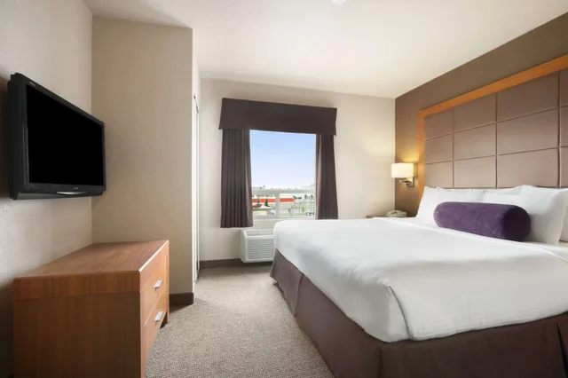 جناح بسرير كينج، Days Inn Calgary Airport 4/10