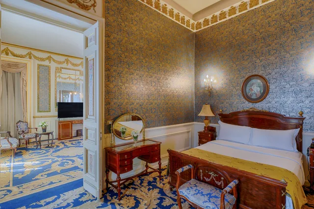 Golden Royal Suite Sea View with Light Dinner، Le Metropole Luxury Heritage Hotel Since 1902 by Paradise Inn Group 1/2