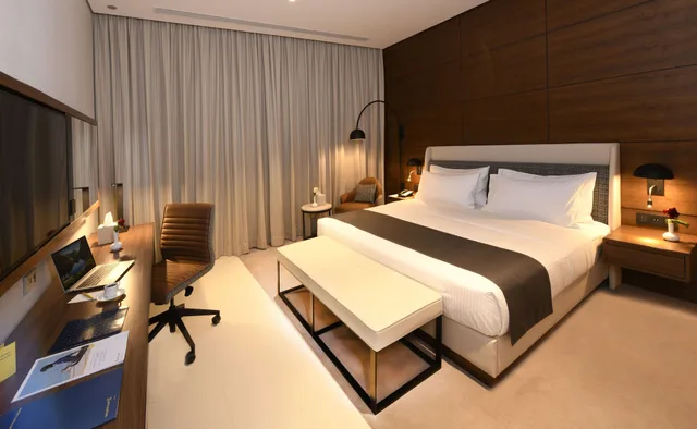 غرفة سوبيريور بسرير كينج، فندق جولدن توليب الرياض(Golden Tulip Riyadh) 3/8
