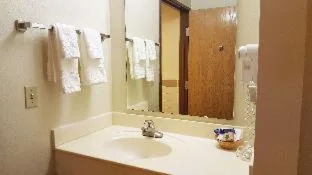 غرفة بسرير كينج لذوي الإعاقة، Motel6 Norway, MI 8/10