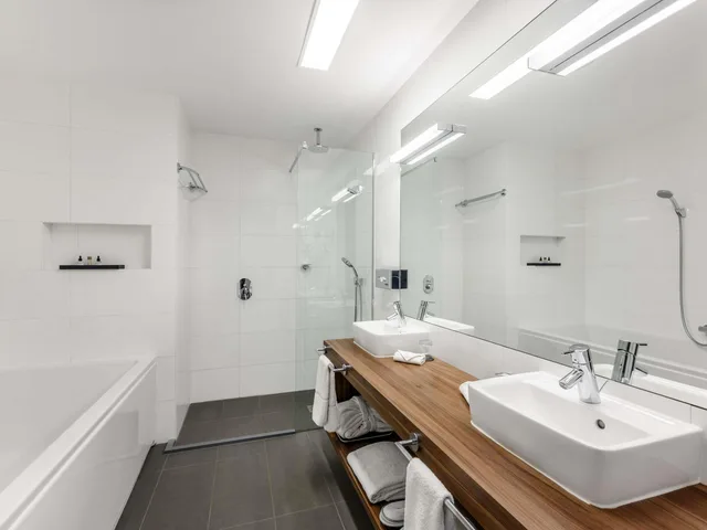Suite, Queen Bed, Bath and Shower, Sofa، Nemzeti Hotel Budapest - MGallery Collection 5/9