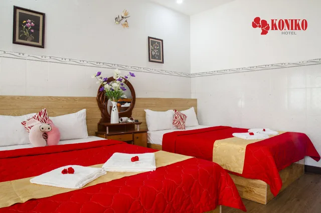 غرفة عائلية بسريرين كوين بشرفة، Koniko Hotel 1/2