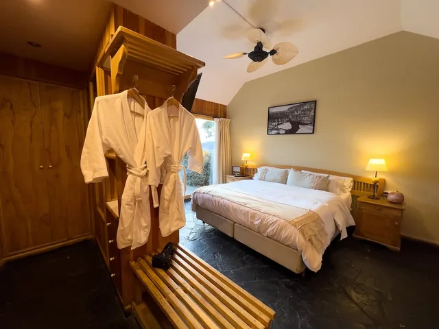 غرفة قياسية بسريرين منفصلين بإطلالة على البحيرة، Arrayan Lake View Mountain Lodge & Casa De Te Arra 6/10