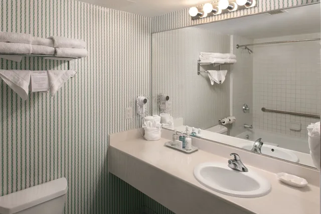 غرفة قياسية بسريرين مزدوجين، Woodlands Hotel & Suites - A Colonial Williamsburg Hotel 3/3