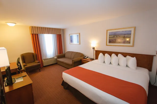 غرفة بسرير كينج لذوي الإعاقة، Super 8 By Wyndham Drayton Valley 5/10