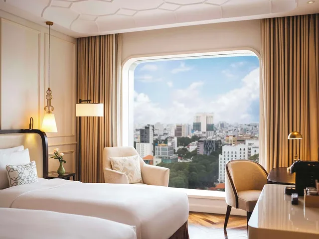 غرفة ديلوكس بسريرين منفصلين بإطلالة على المدينة، Hotel des Arts Saigon - MGallery Collection 4/7