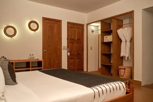 غرفة عائلية بسرير كينج مع أريكة، Sombra Del Agua Ex Holiday Inn San Cristobal 3/7