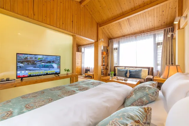 Deluxe, Suite, 2 King Beds, C'est La Vie Boutique Inn 2/6