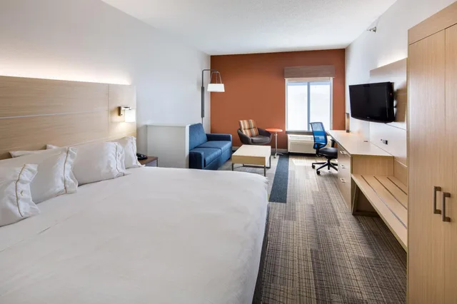 Xtra Space, Standard, King Bed، Holiday Inn Express Cedar Rapids Collins Rd 1/9