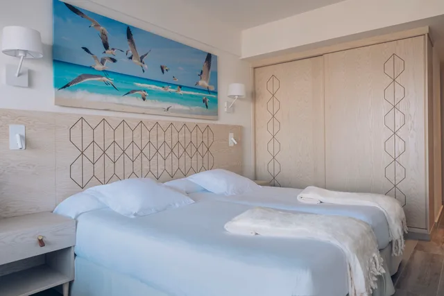 Room, Double Bed, Garden View, Iberostar Waves Royal Andalus 2/4