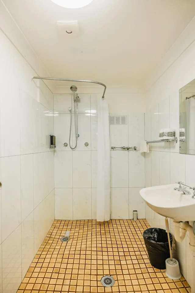 Room, Twin Beds, Shared Bathroom, Newtown Cozystays 8/8