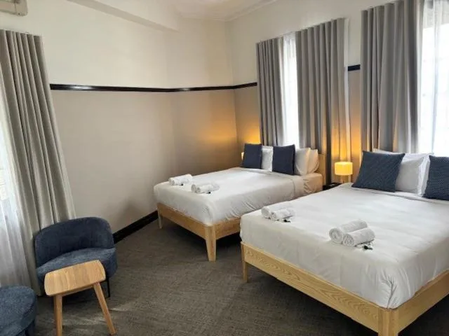 غرفة بسريرين كوين، Strathfield Hotel 3/10