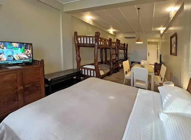 Friends and Family, 1 Queen and 2 Bunk Beds، Plantation Bay Resort And Spa 1/1