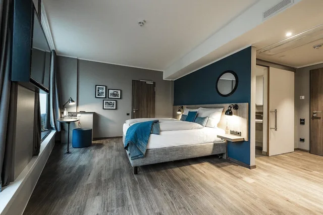 غرفة سوبيريور بسرير كوين، HARBR. hotel Konstanz 1/8