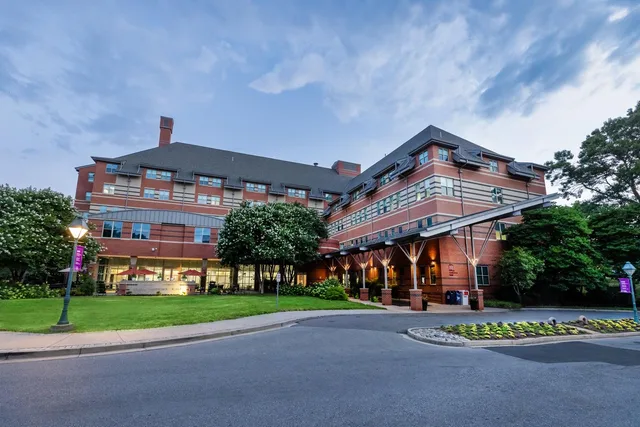 جناح، Kellogg Conference Hotel Capitol Hill at Gallaudet University 1/2