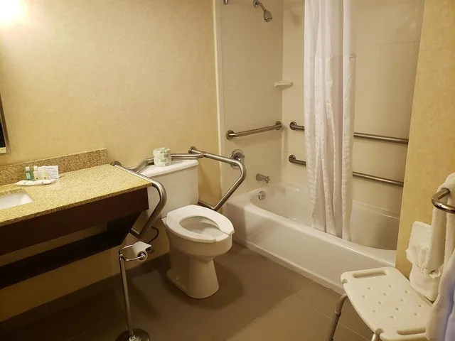 غرفة بسرير كينج لذوي الإعاقة، Quality Inn & Suites Mansfield 7/7