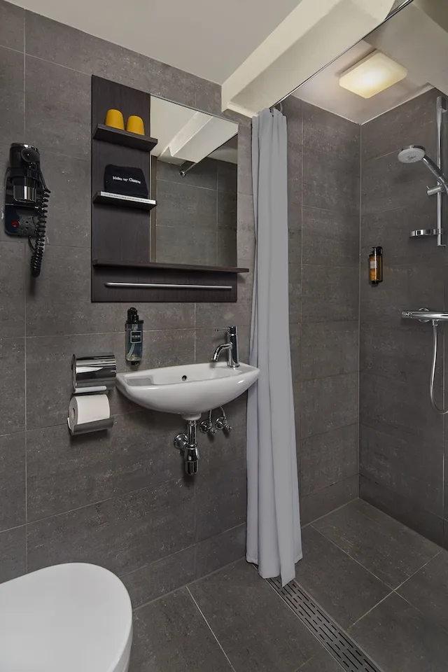 غرفة قياسية ثلاثية بسرير مزدوج وسرير فردي، Stanley Collection Hotel Hegra Amsterdam 3/3