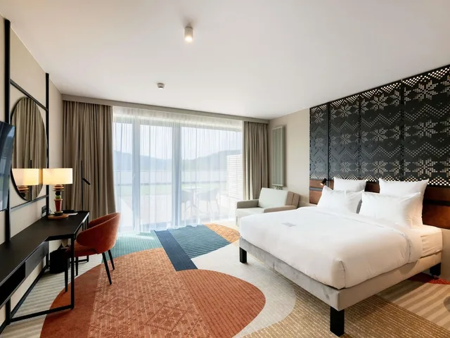 غرفة بريفيليج بسرير مزدوج بإطلالة على الجبل بشرفة، Mercure Szczyrk Resort 2/5