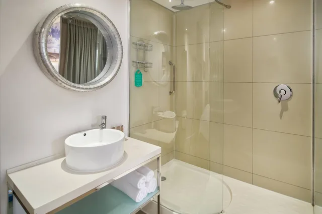 غرفة بسريرين منفصلين، Protea Hotel By Marriott O R Tambo Airport 10/11