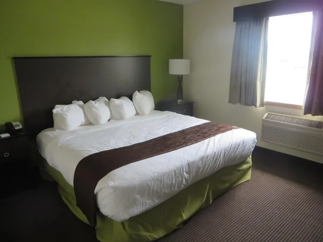جناح استوديو بسرير كوين، AmericInn by Wyndham Crookston U of M Crookston 1/3