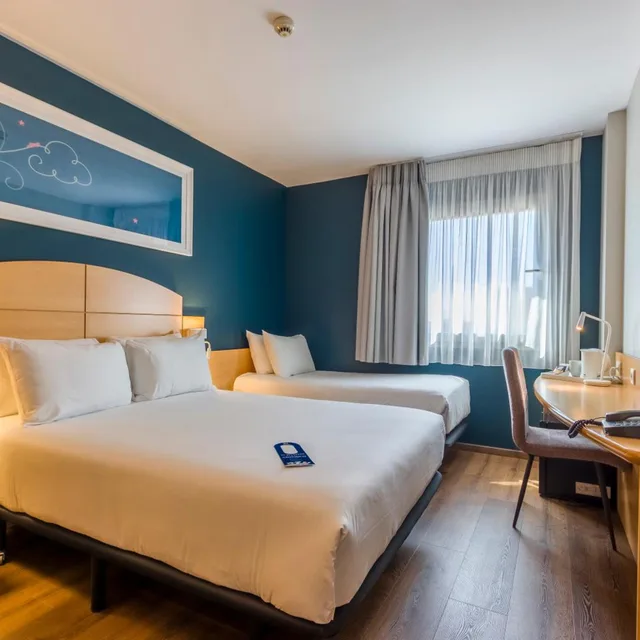 غرفة ثلاثية بسرير مزدوج وسرير فردي، Travelodge Madrid Alcala De Henares 2/10